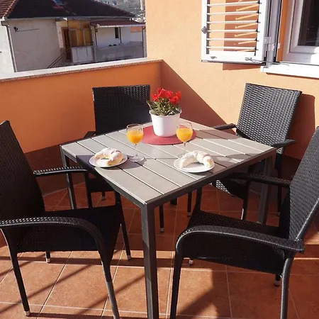 Tomena Apartment