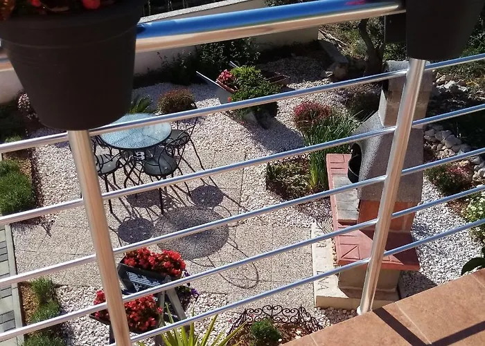 Tomena Διαμέρισμα Τρογκίρ